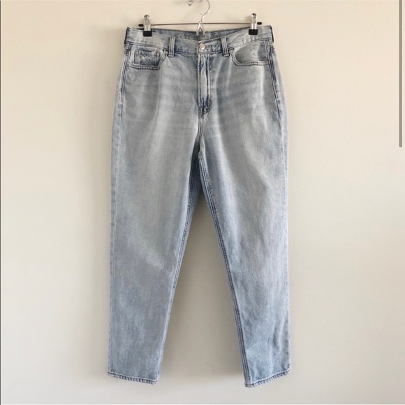 American Eagle Outfitters Denim - American eagle mom jeans